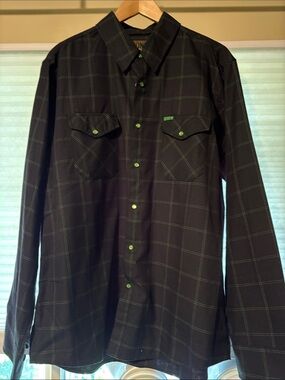 DIXXON - CTRL - ALT - DEL - XL -Black Plaid Button-Down Shirt with Green Accents